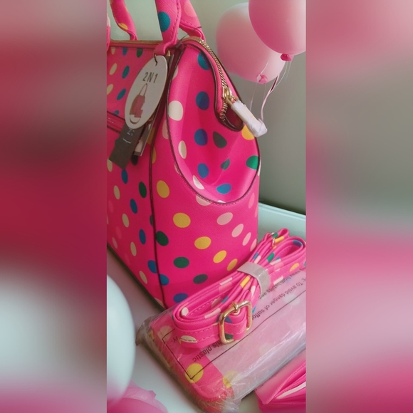 Gorgeous Modern Retro Bubblegum Pink Polka Dot Designer Handbag Set - Picture 2 of 7